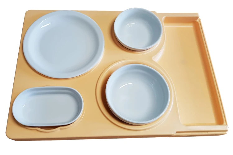 Taca TS50 z porcelaną.jpg